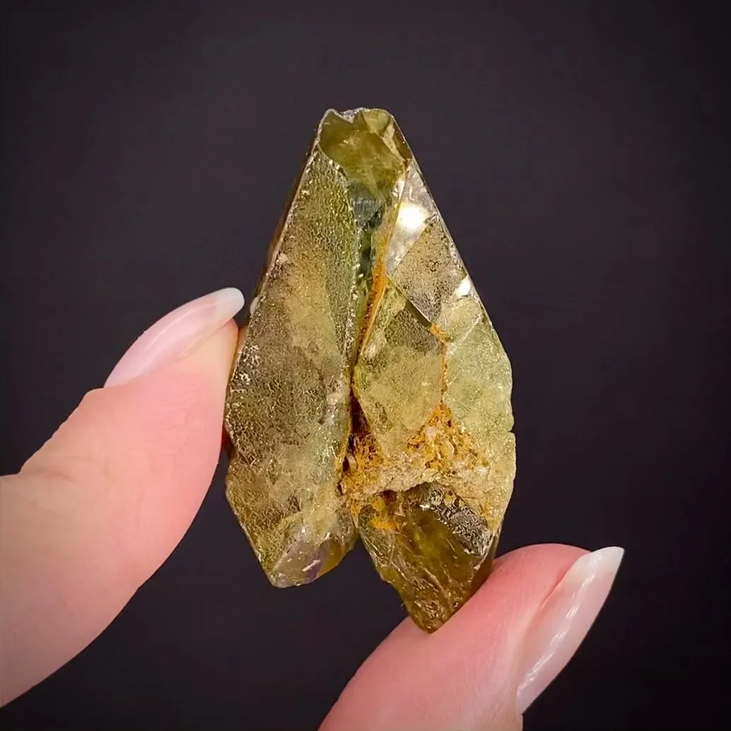 Titanite (twinned) - image 2