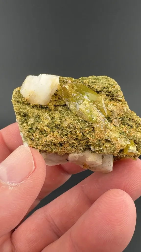 Titanite with Albite, Epidote image