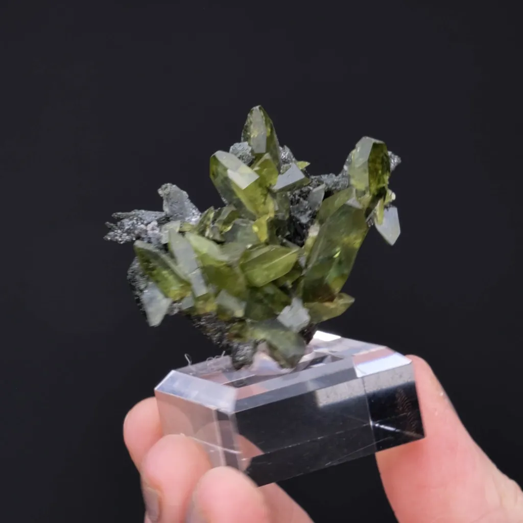 Titanite with Chlorite - image 2