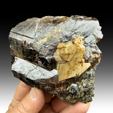 Titanite with Scapolite