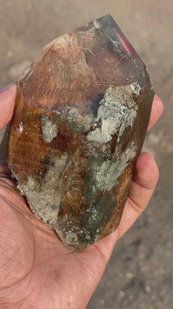 Top Quality Rare Himilayan Quartz Natural Mineral Specimen - image 4