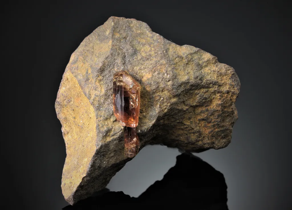 Topaz from Brazil, Minas Gerais, Ouro Preto image