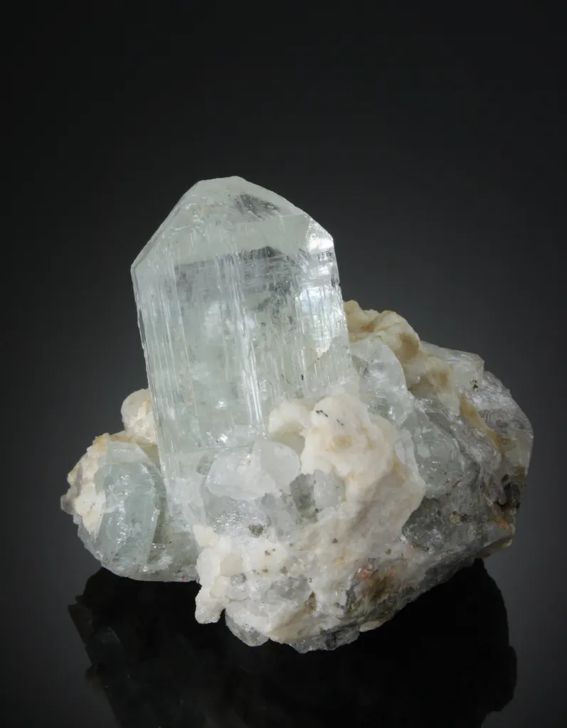 Topaz from Brazil, Minas Gerais, Pedra Azul pegmatite district, Medina pegmatite field image