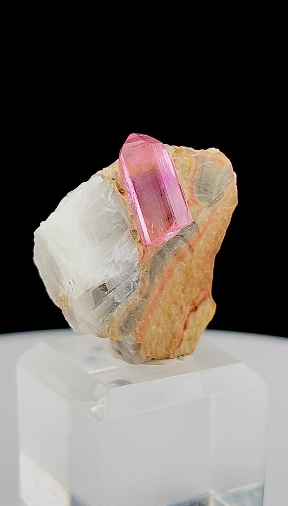 Topaz from Ghundao hill, Katlang, Mardan District, Khyber Pakhtunkhwa Province, Pakistan image