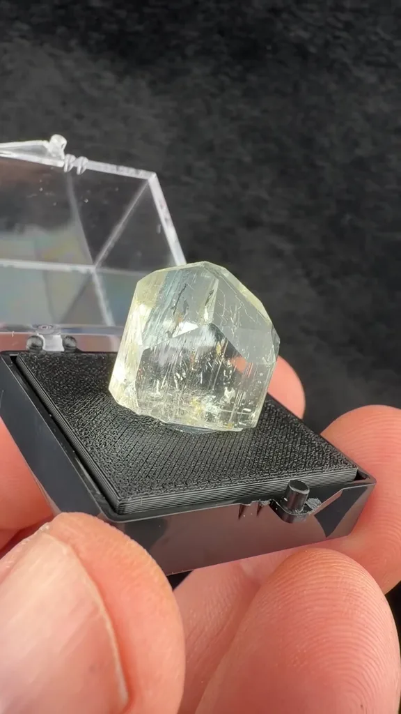Topaz from Minas Gerais, Brazil - image 2