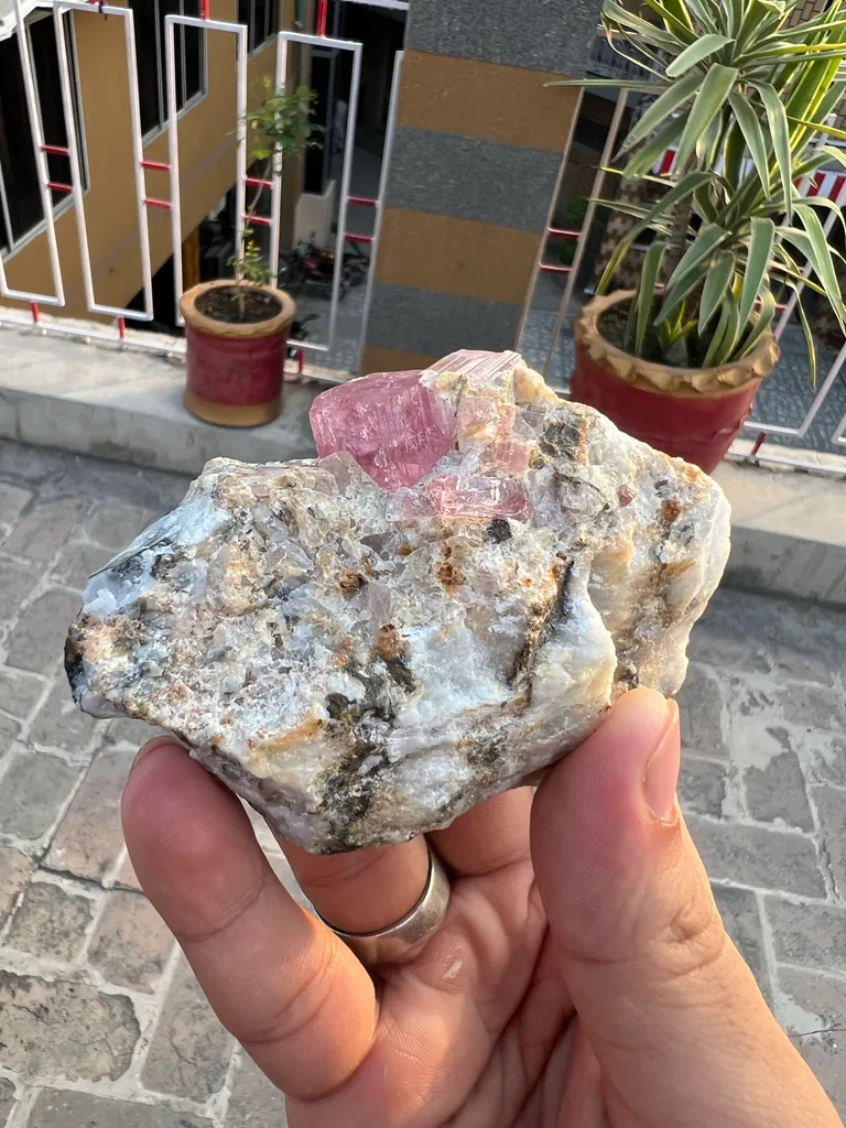 Topaz from Pakistan, Khyber Pakhtunkhwa Province, Mardan District, Katlang - image 4