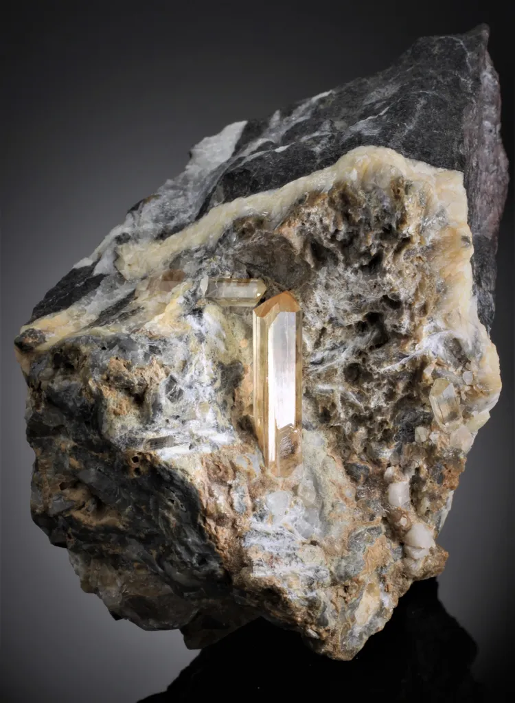 Topaz from Pakistan, Khyber Pakhtunkhwa Province, Mardan District, Katlang image