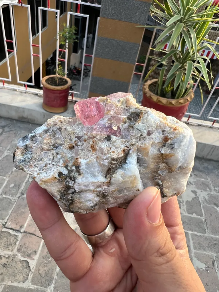Topaz from Pakistan, Khyber Pakhtunkhwa Province, Mardan District, Katlang - image 3