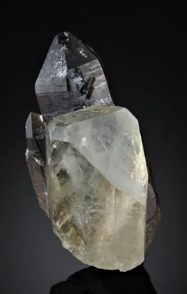 Topaz from Vietnam, Thanh Hóa Province image