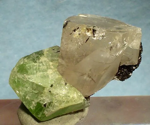 Topaz, Hydroxylherderite, Epidote - image 1