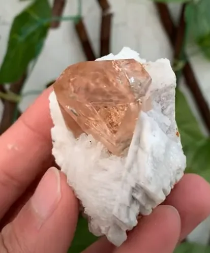 Topaz, peach colored, in Clevelandite matrix - image 3