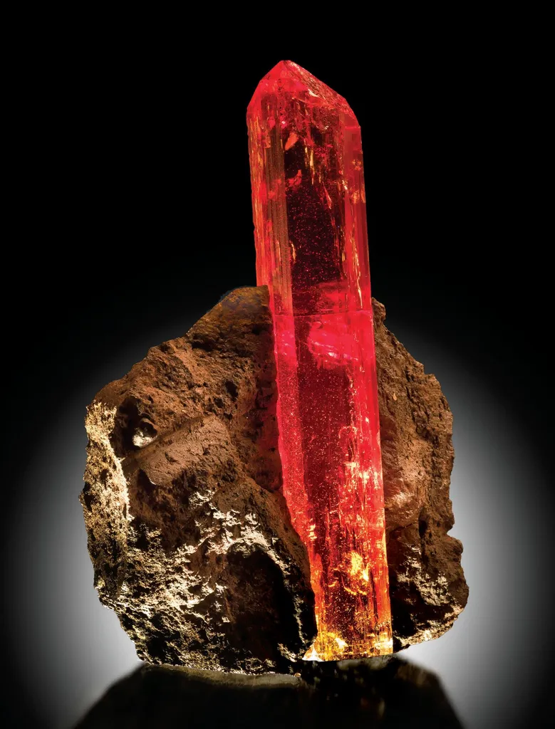 Topaz (var. Imperial), Goethite, Kaolinite, Quartz image