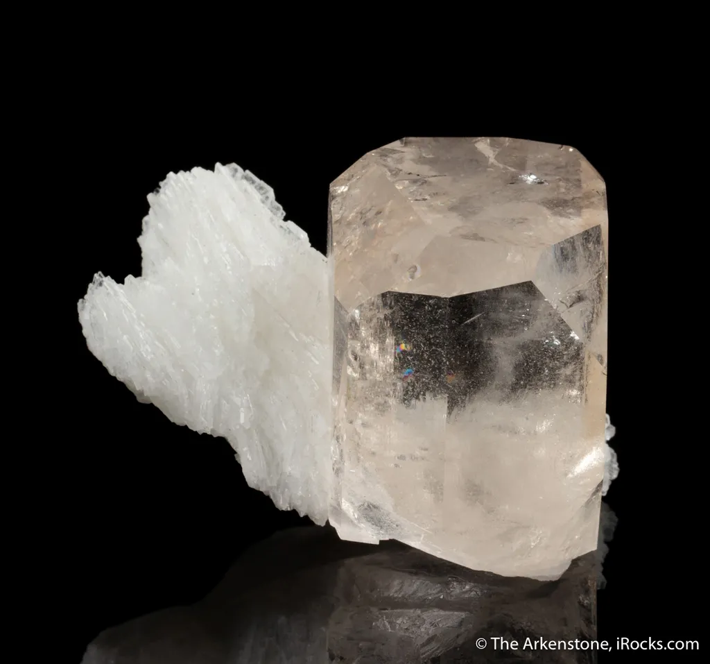 Topaz with Albite var. Cleavelandite image