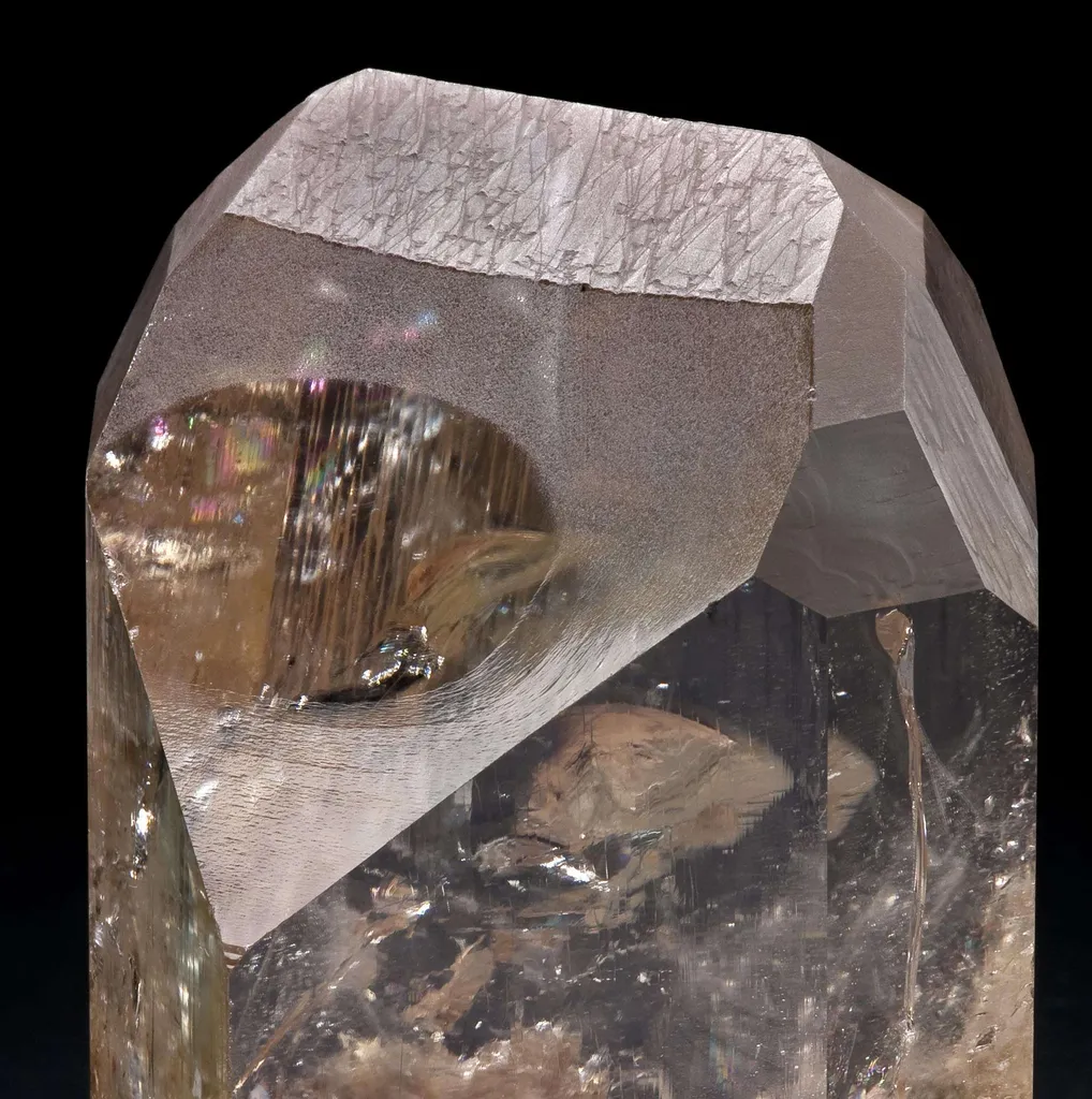 Topaz With Oriented Edge Effects image
