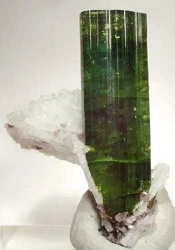 Tourmaline, Albite (Var: Cleavelandite) image