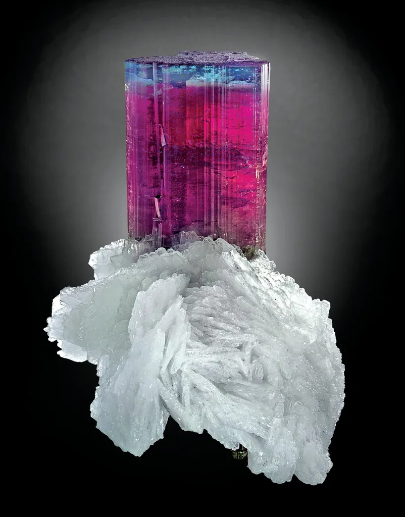 Tourmaline, Cleavelandite image