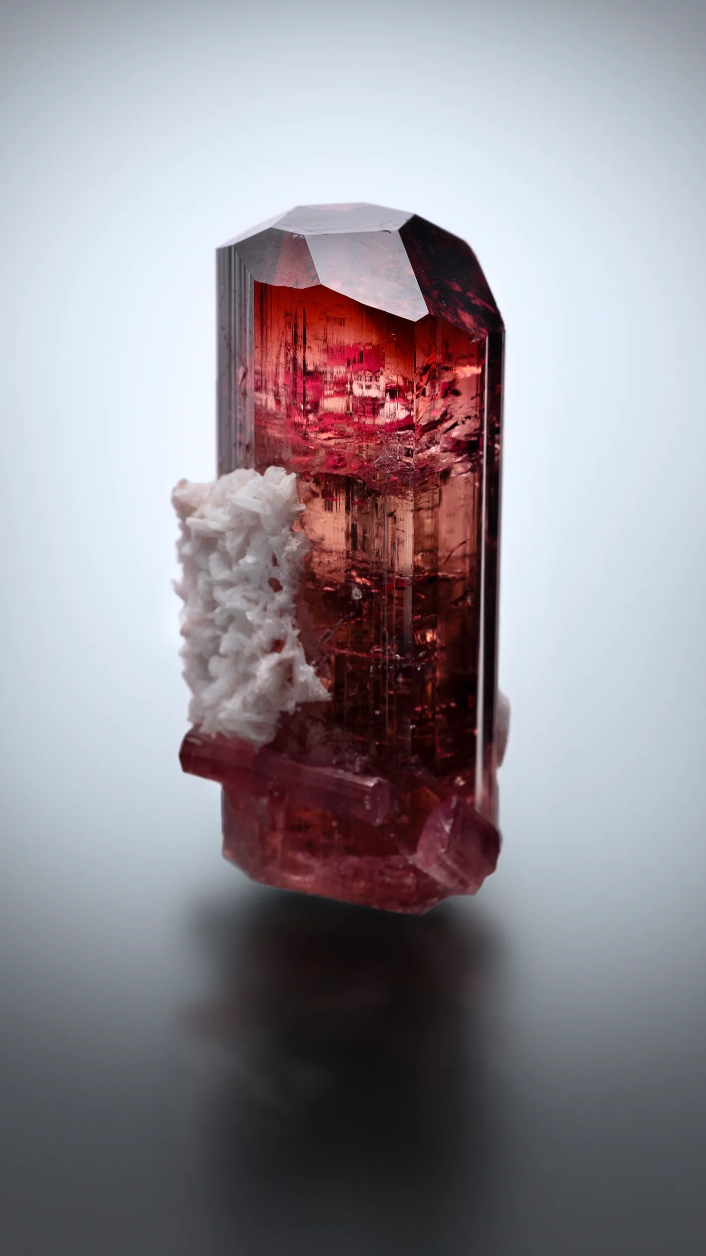 Tourmaline from Russia, Zabaykalsky Krai, Krasnochikoysky District, Krasnyi Chikoy, Malkhan pegmatit - image 2