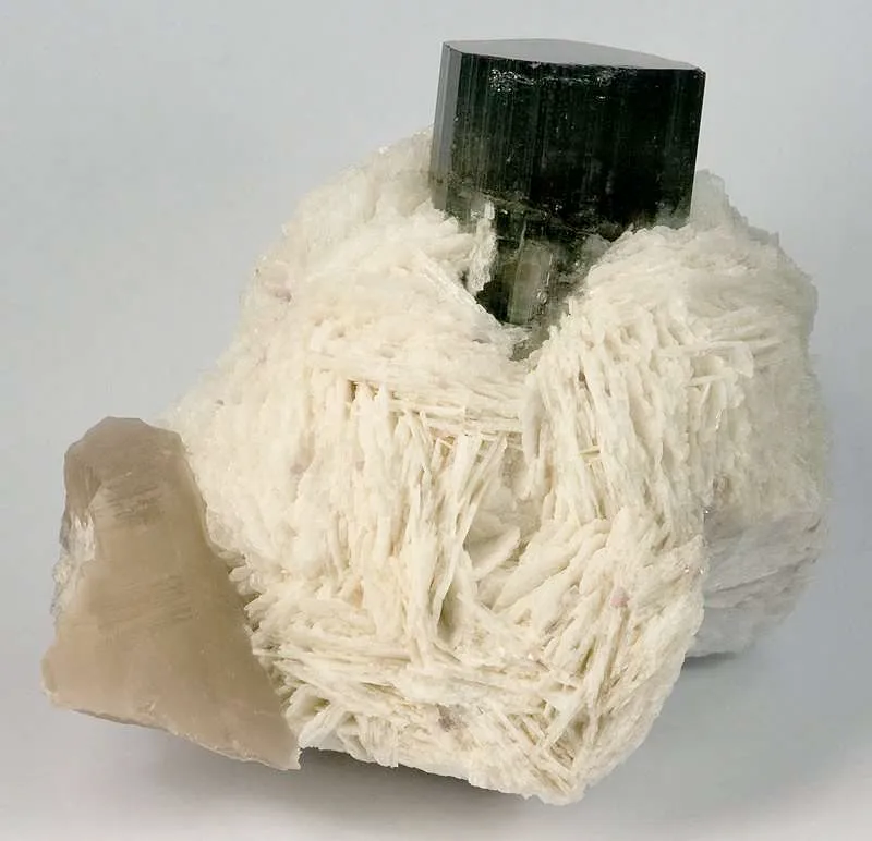 Tourmaline on Albite - image 2