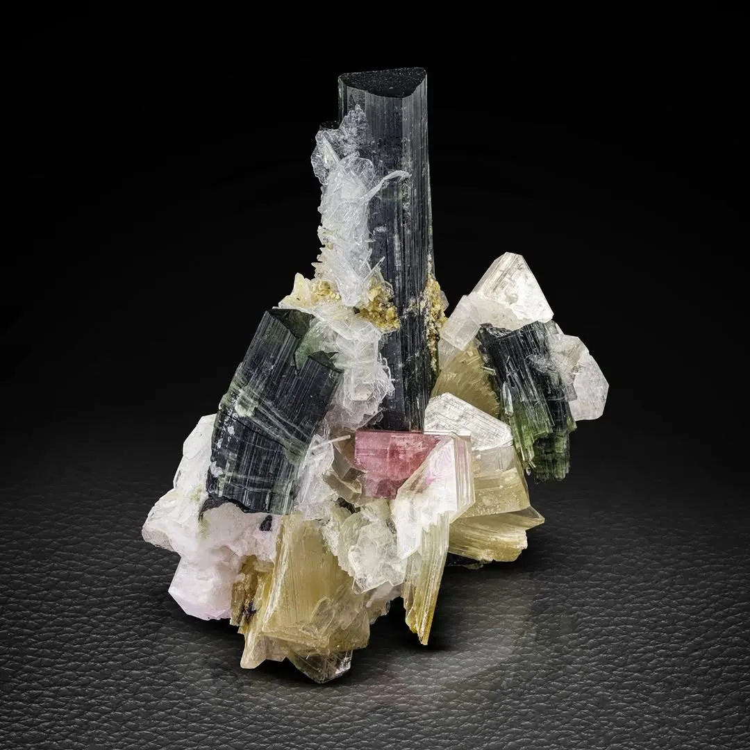 Tourmaline on Apatite - image 1