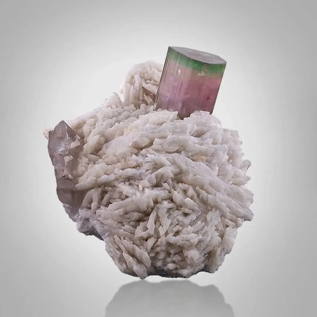 Tourmaline on Cleavelandite - image 1