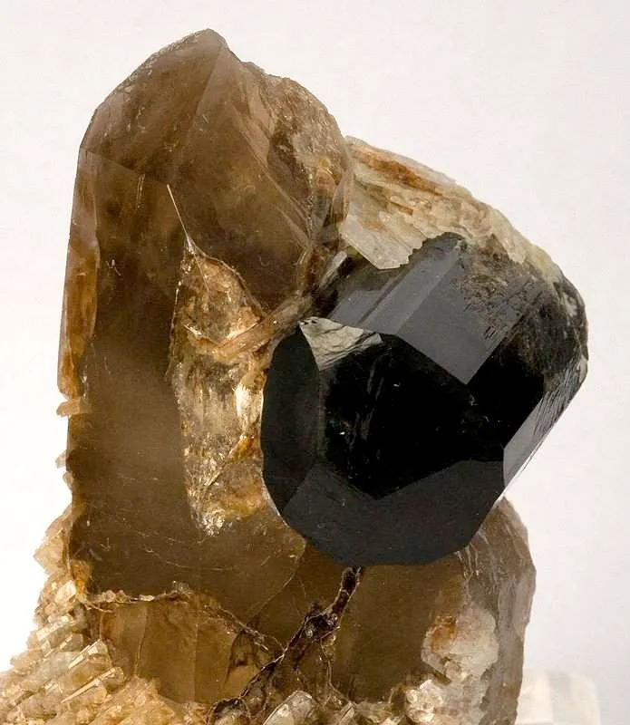 Tourmaline on Quartz - image 3