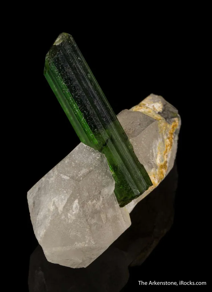 Tourmaline on Quartz image