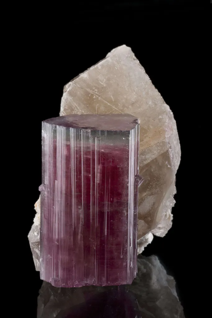 Tourmaline on Quartz image