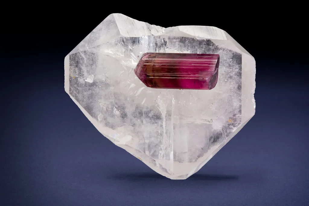 Tourmaline on Quartz image
