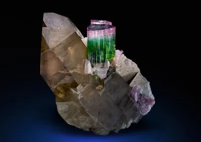 Tourmaline on Quartz image