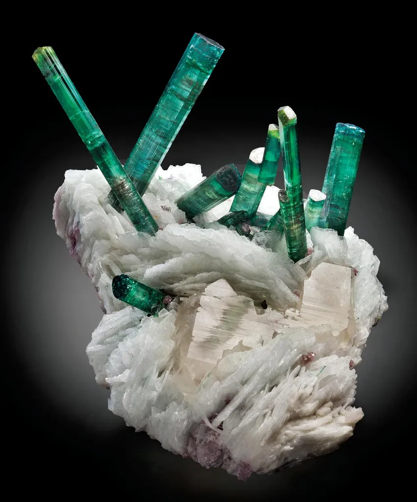 Tourmaline, Quartz, Cleavelandite image