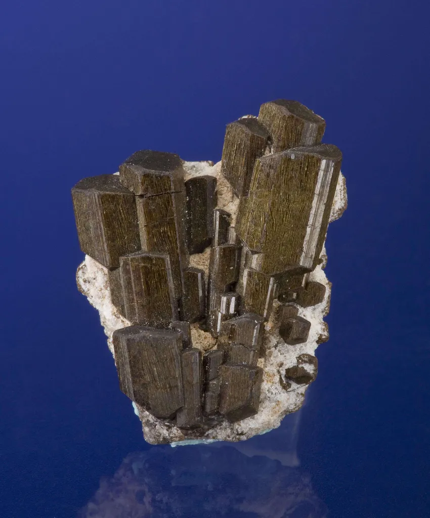 Tourmaline Var. Buergerite image