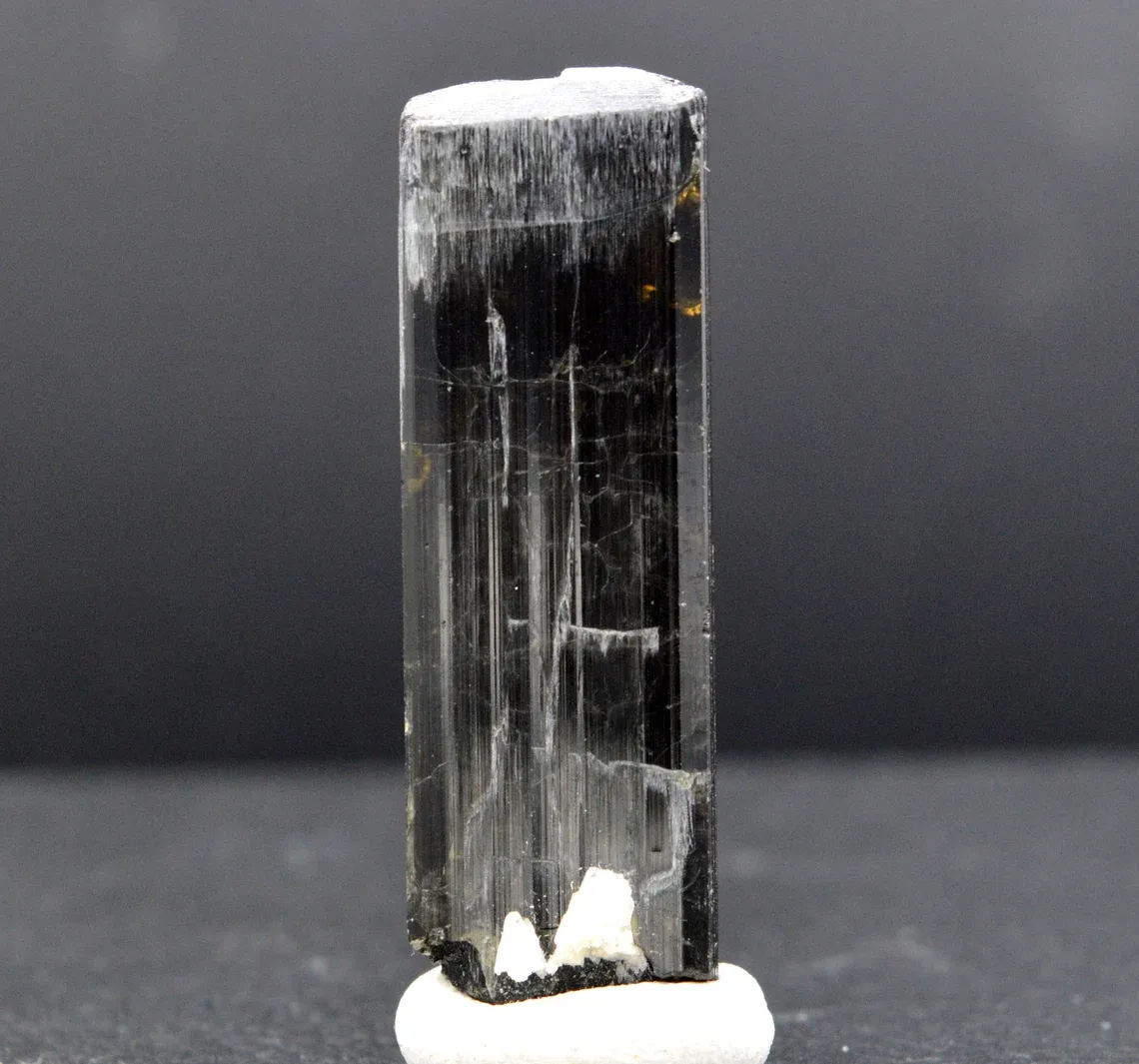 Tourmaline var. Dravite 110 carats - Fazenda Jacuba, Araçuai, Minas Gerais, Brazil - image 2