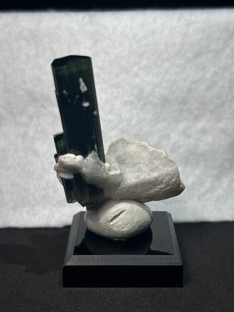 Tourmaline var. Schorl-Elbaite with Albite - image 6