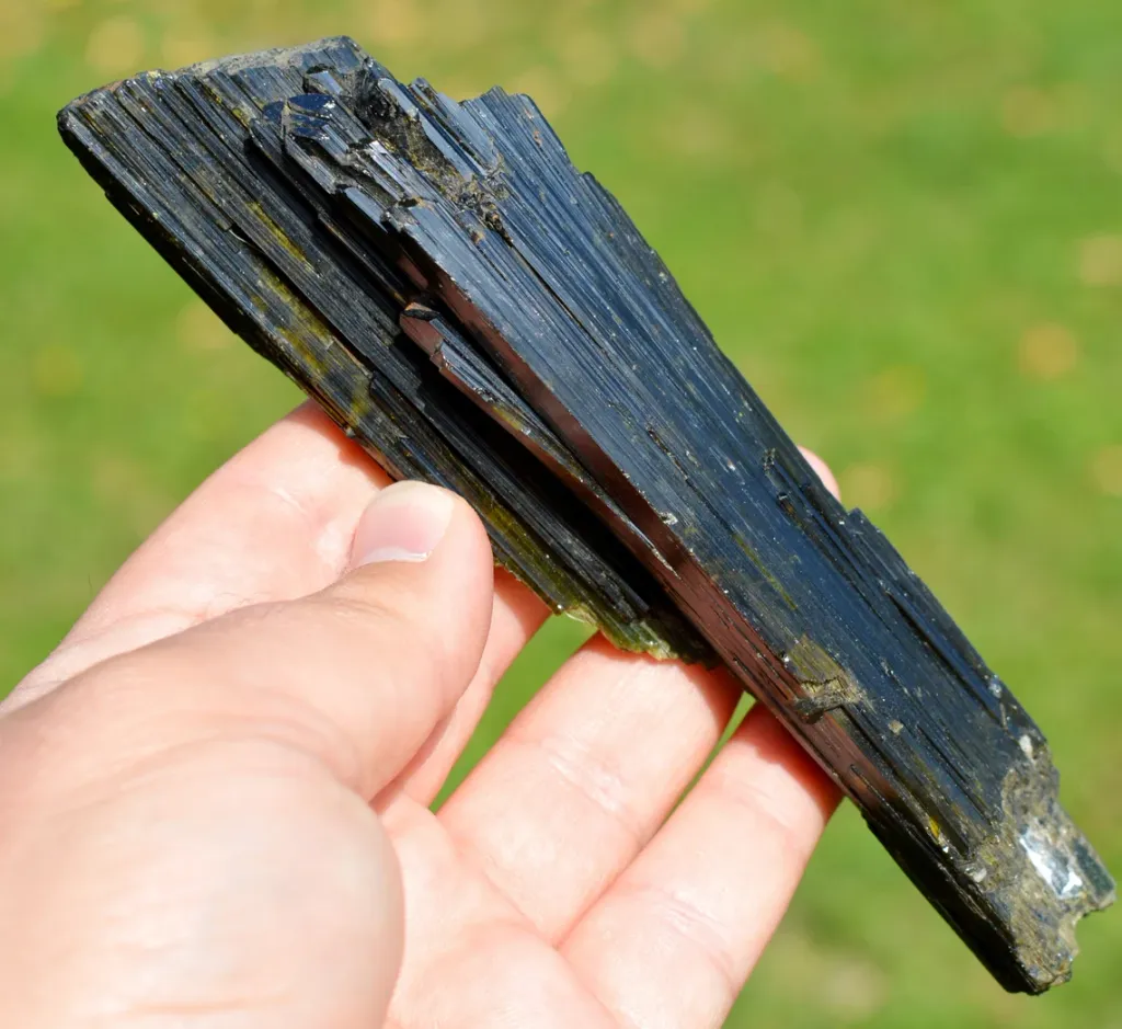 Tourmaline var: Verdelite 248 grams - Sahatany Valley, Ibity, Vakinankaratra, Madagascar image