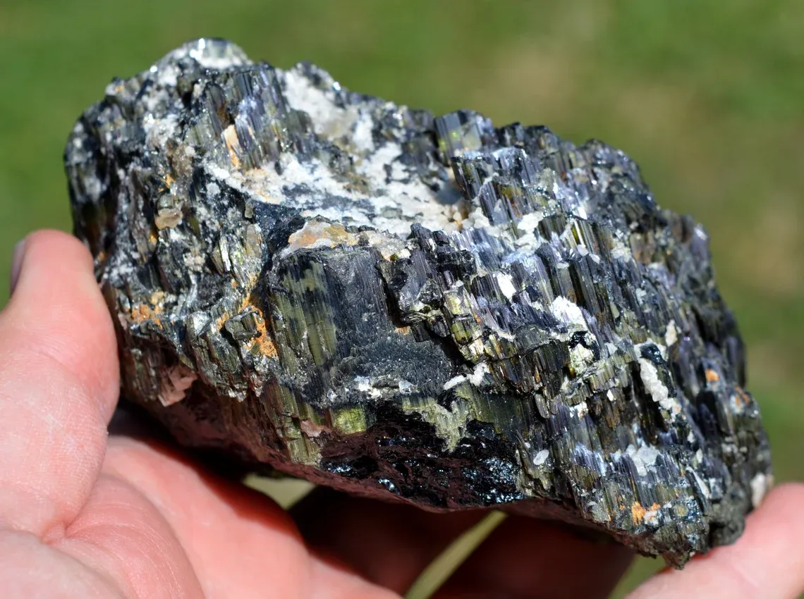 Tourmaline var: Verdelite 873 grams - Sahatany Valley, Ibity, Vakinankaratra, Madagascar - image 4