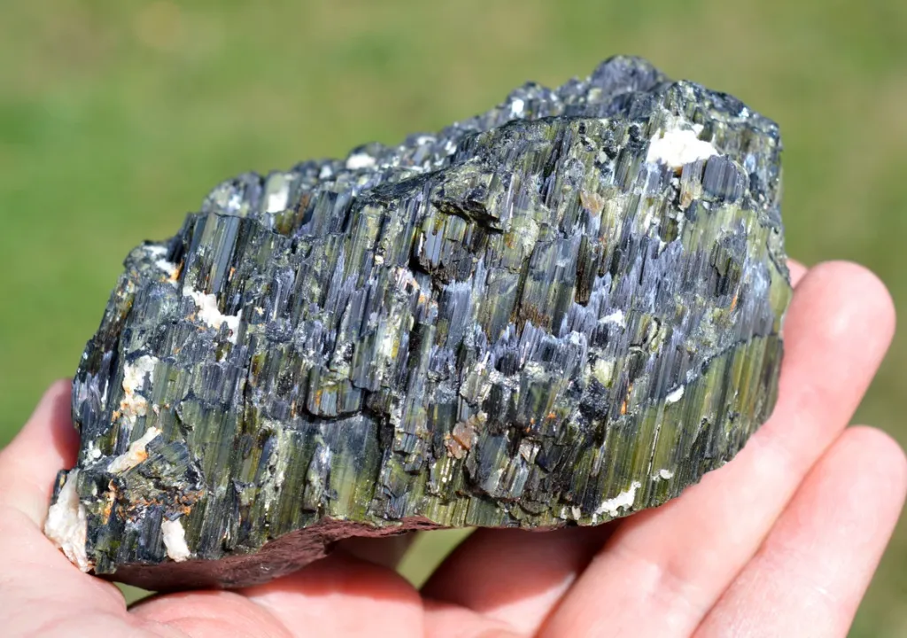 Tourmaline var: Verdelite 873 grams - Sahatany Valley, Ibity, Vakinankaratra, Madagascar image