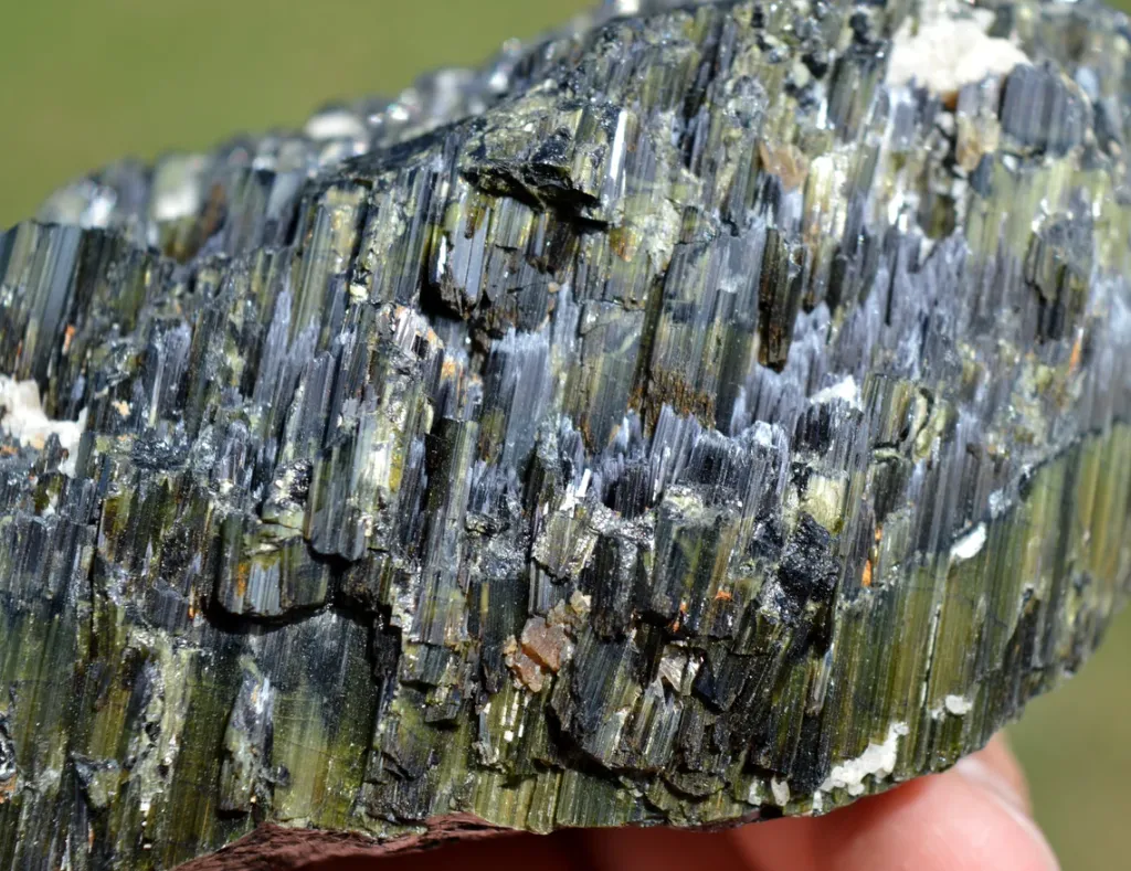 Tourmaline var: Verdelite 873 grams - Sahatany Valley, Ibity, Vakinankaratra, Madagascar - image 2