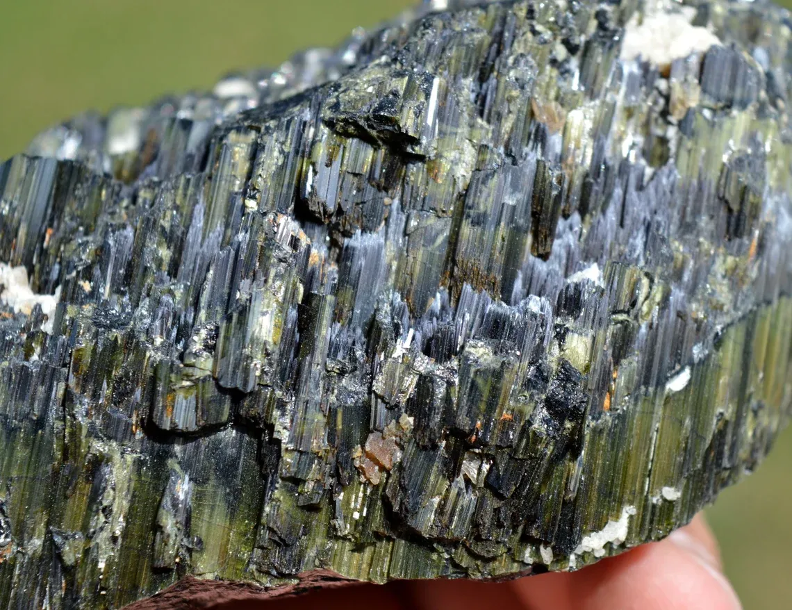 Tourmaline var: Verdelite 873 grams - Sahatany Valley, Ibity, Vakinankaratra, Madagascar - image 2