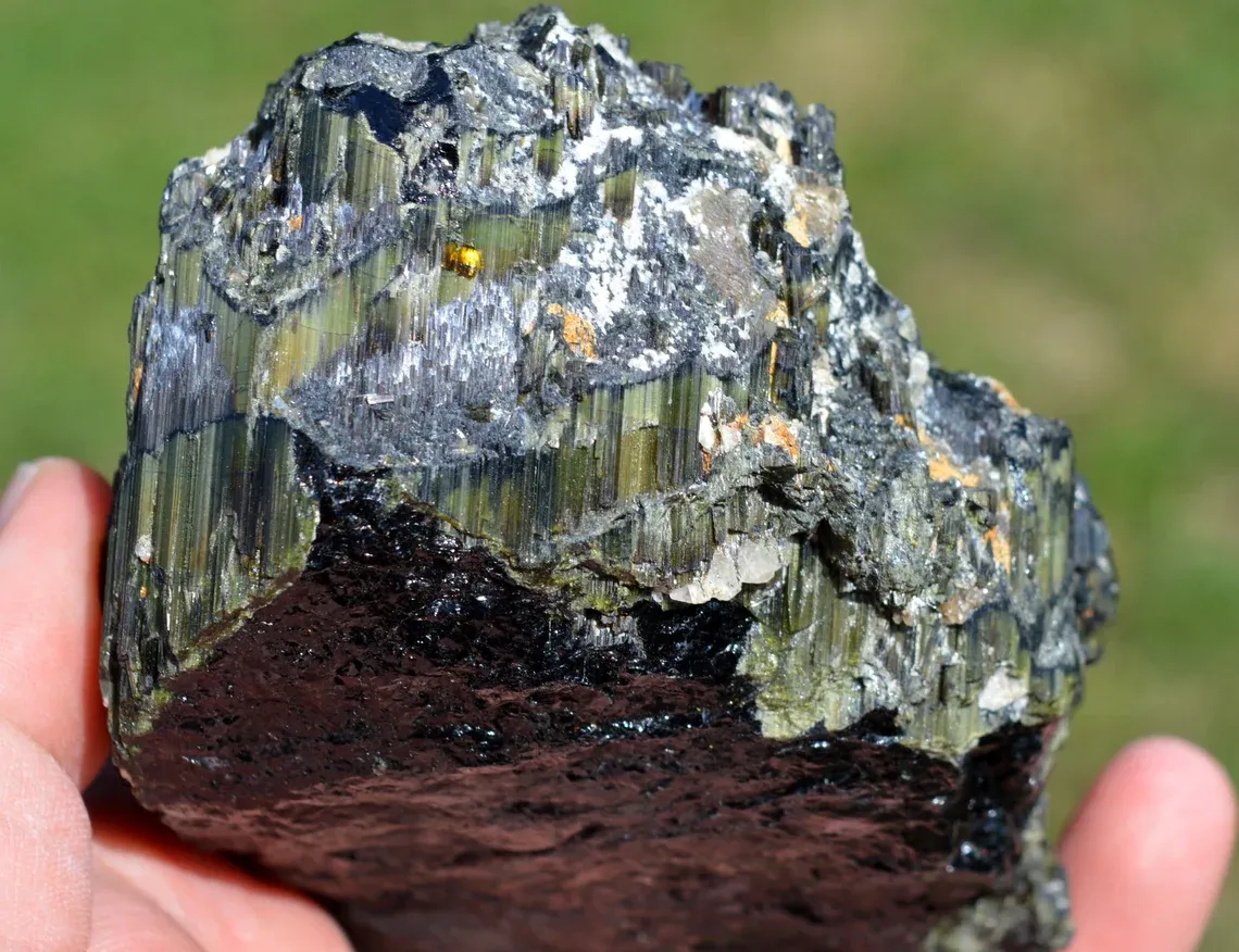 Tourmaline var: Verdelite 873 grams - Sahatany Valley, Ibity, Vakinankaratra, Madagascar - image 5