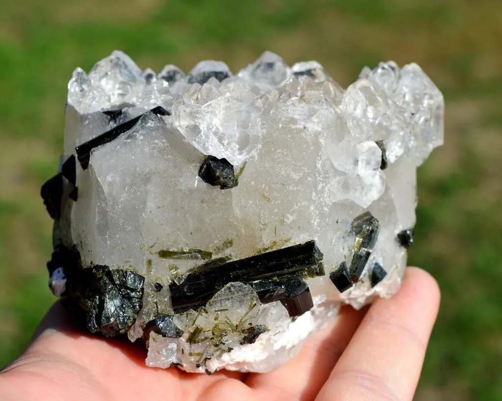 Tourmaline var. Verdelite & Quartz - 610 grams - Minas Gerais, Brazil image