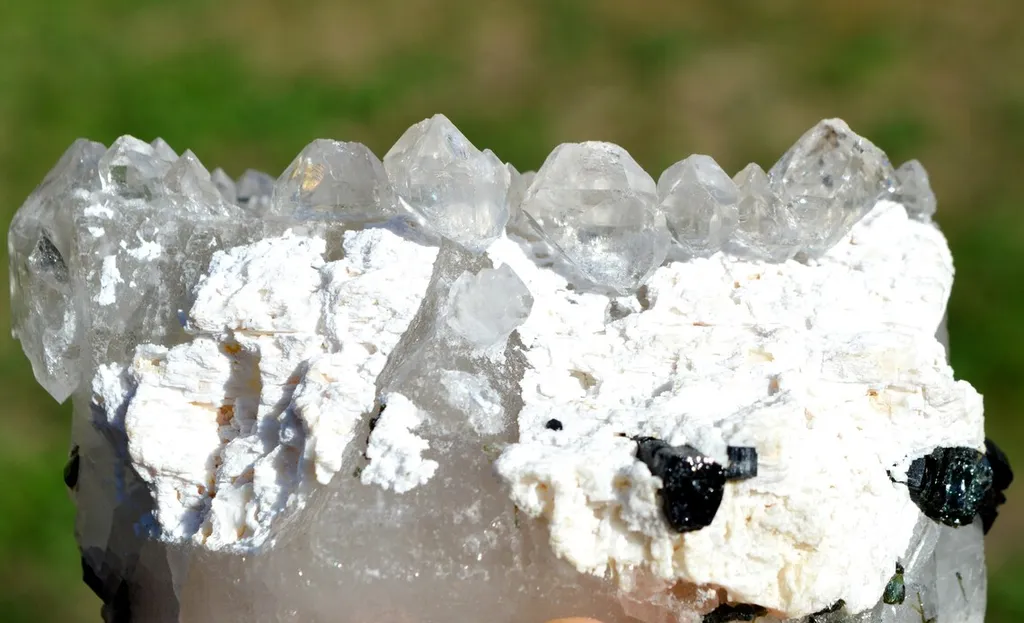 Tourmaline var. Verdelite & Quartz - 610 grams - Minas Gerais, Brazil - image 7