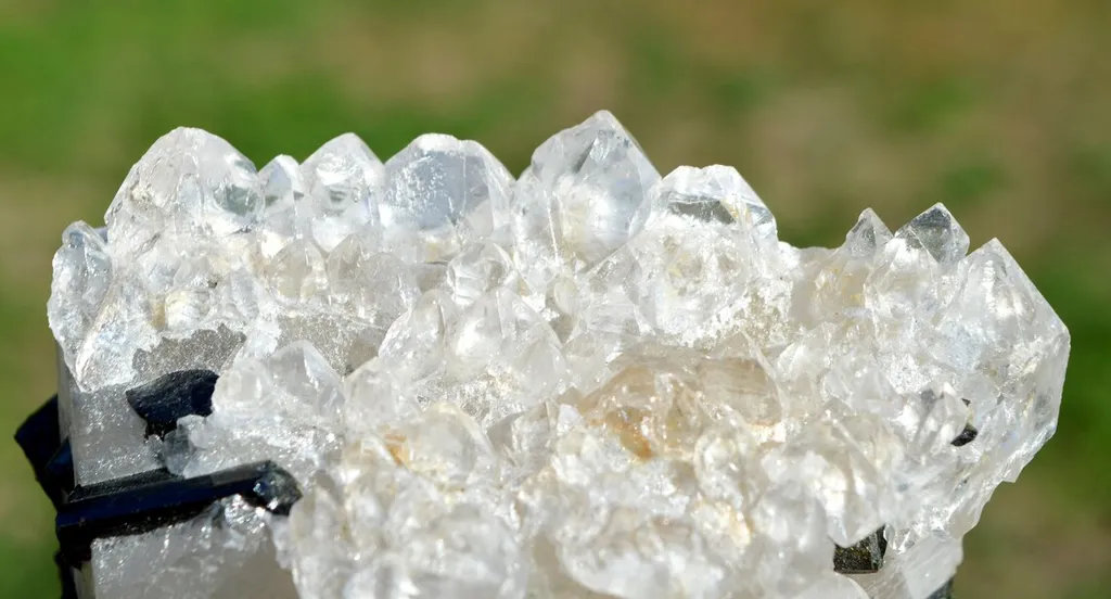 Tourmaline var. Verdelite & Quartz - 610 grams - Minas Gerais, Brazil - image 2