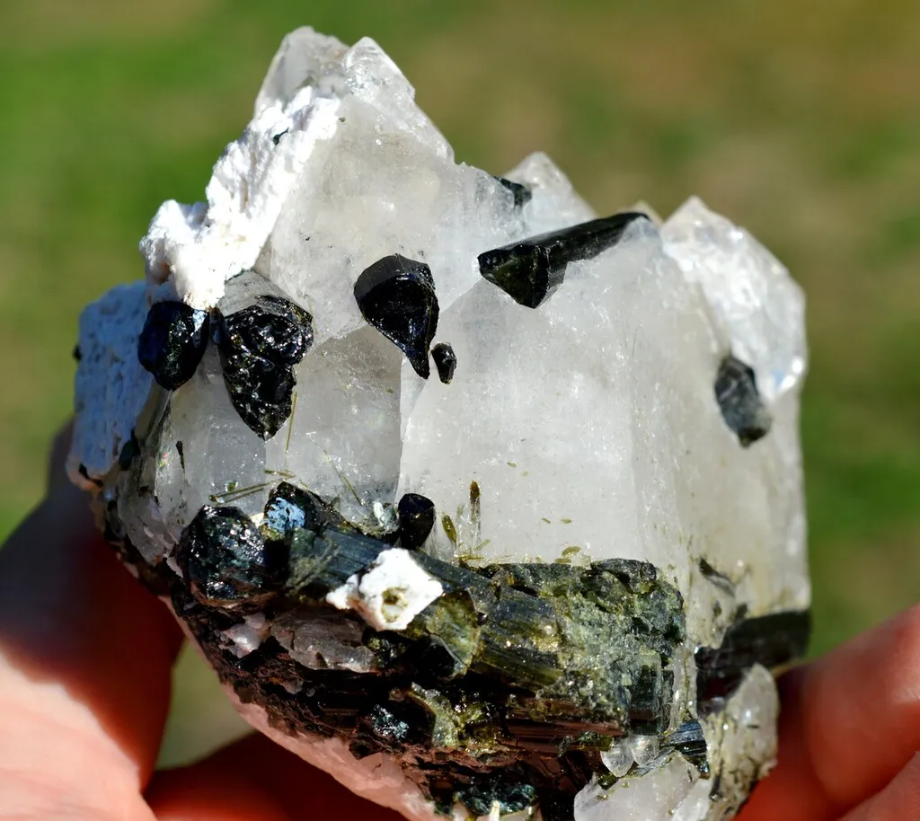 Tourmaline var. Verdelite & Quartz - 610 grams - Minas Gerais, Brazil - image 8
