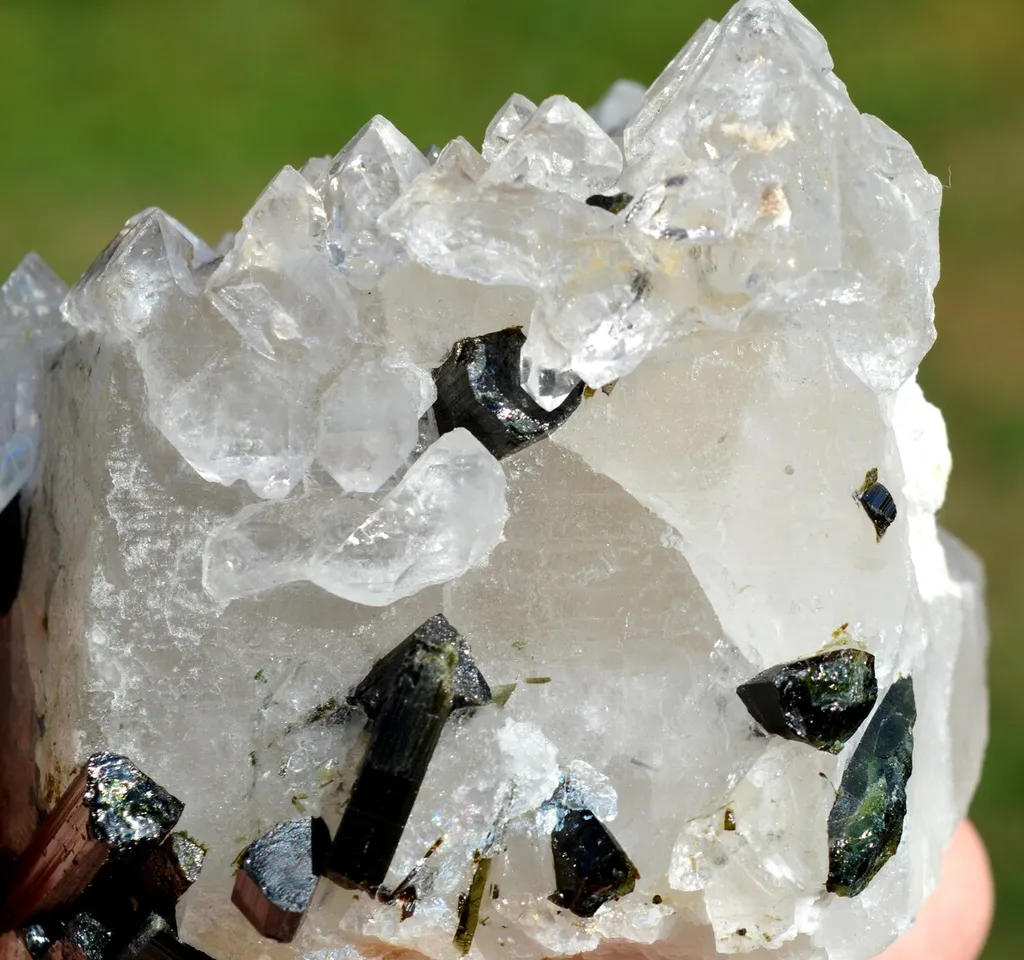 Tourmaline var. Verdelite & Quartz - 610 grams - Minas Gerais, Brazil - image 9