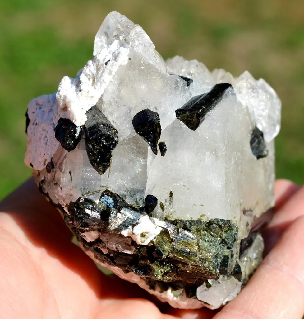 Tourmaline var. Verdelite & Quartz - 610 grams - Minas Gerais, Brazil - image 5