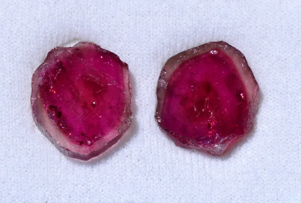 Tourmaline "Watermelon" 22 carats - Pederneira mine, São José da Safira, Minas Gerais, Brazil - image 10