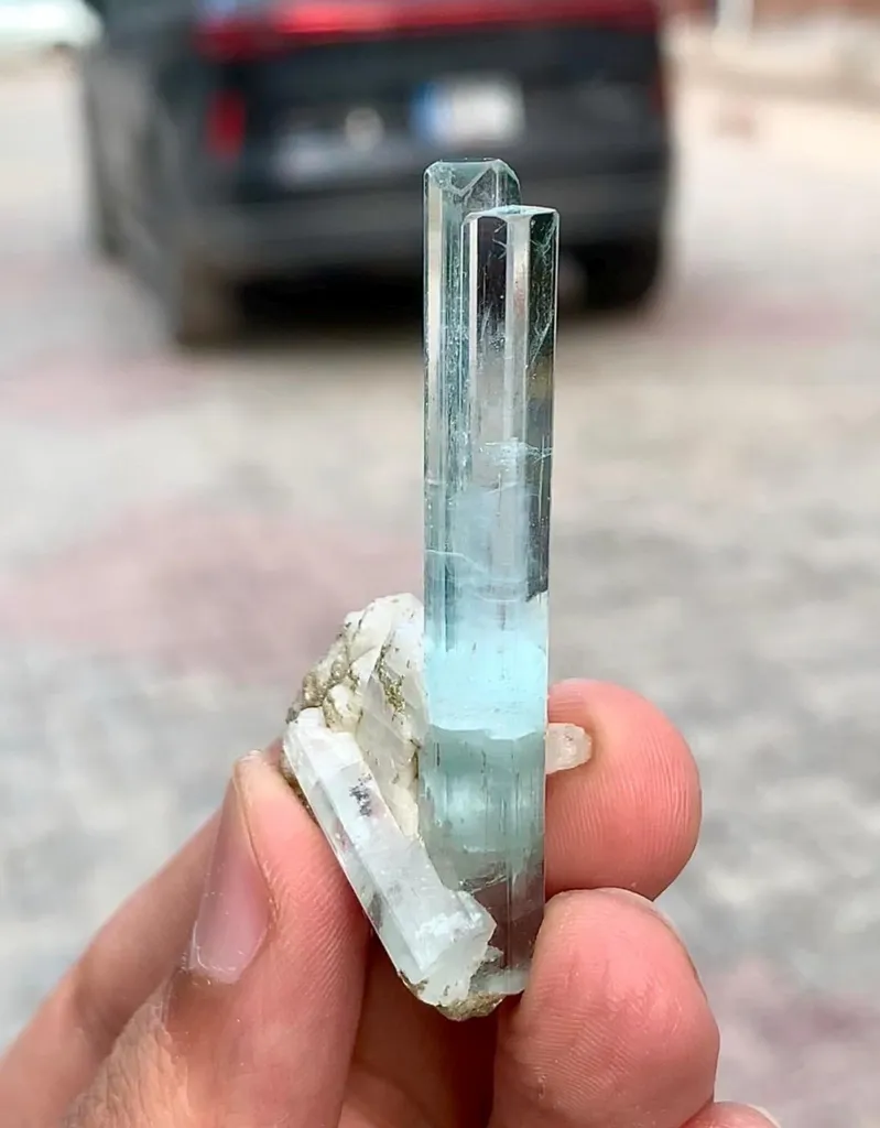 Transparent Elongated Blue Aquamarine Crystals with Albite from Pakistan - image 3