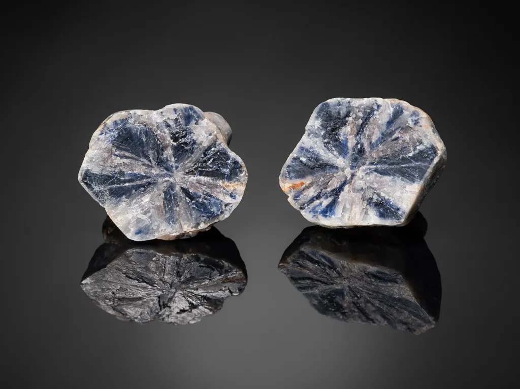 Trapiche Sapphire nodule image