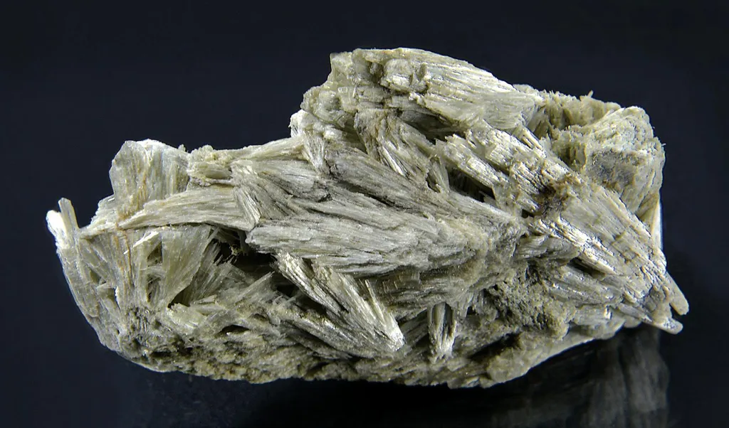 Tremolite image