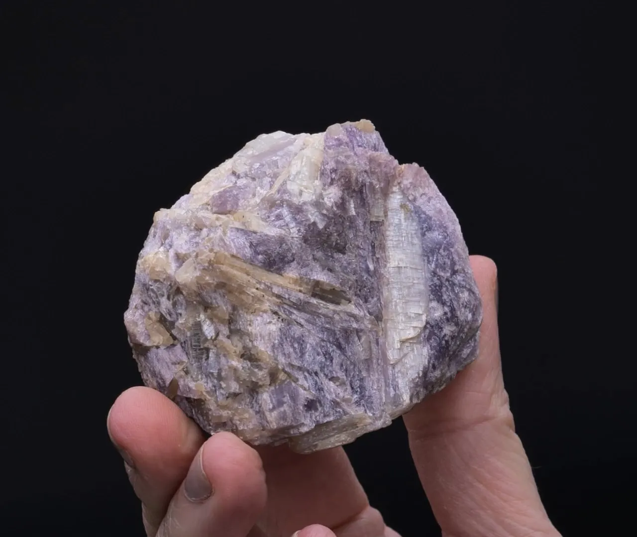 TREMOLITE var. Hexagonite - image 2